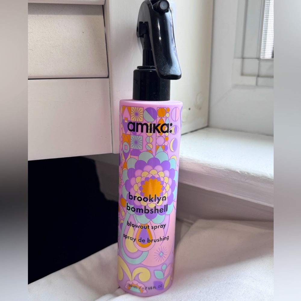 💇♀️🌟 Innovative Amika Brooklyn Bombshell Blowout Spray - Brand New! 💇♀️